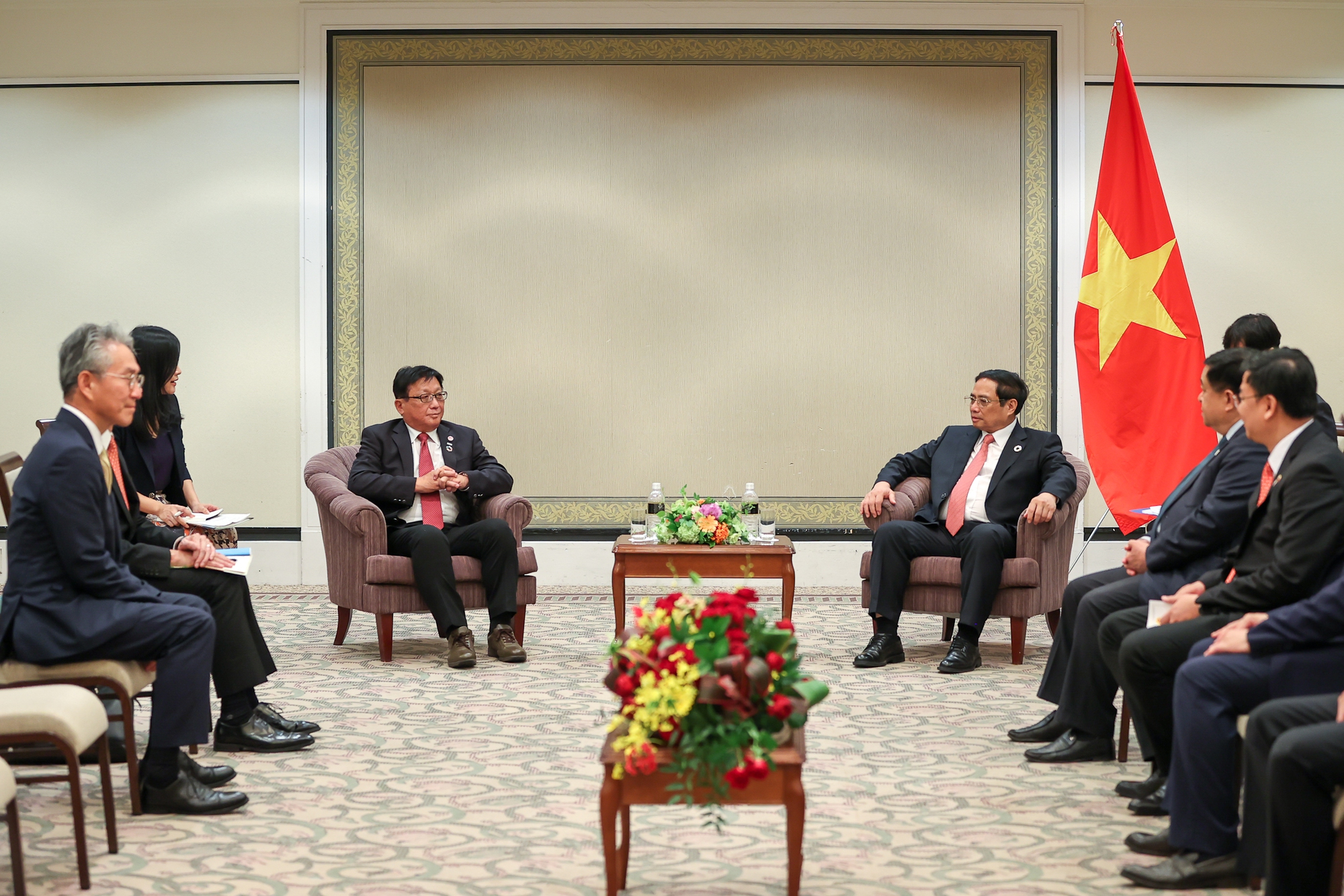 Le Premier ministre organise une réception pour le président de Sojitz Corp - Ảnh 1. Le Premier ministre organise une réception pour le président de Sojitz Corp - Ảnh 1.